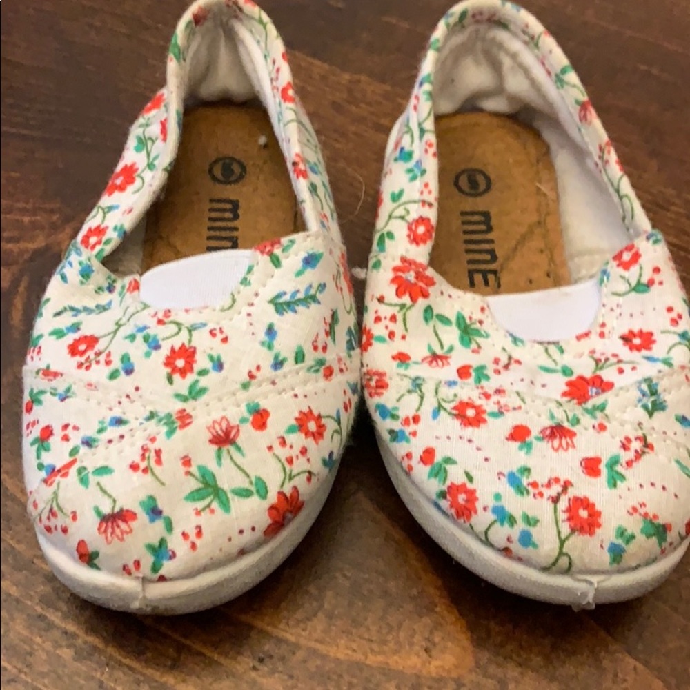 Toddler sz 5 slip on shoes